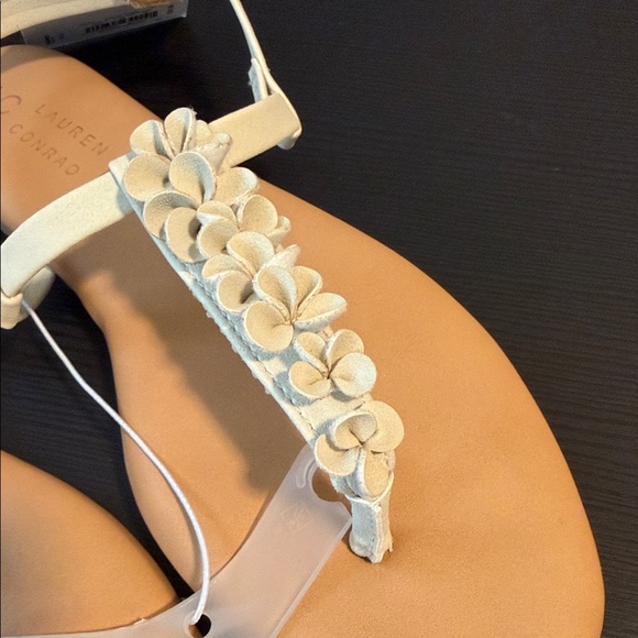 LC Lauren Conrad Tan Floral Sandals - Picture 3 of 5